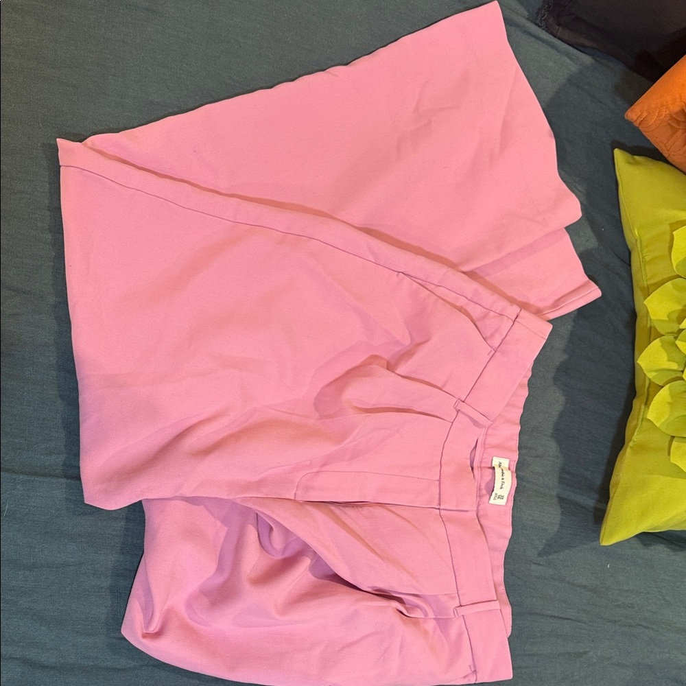 Abercrombie & Fitch Light Pink Pleated Shorts